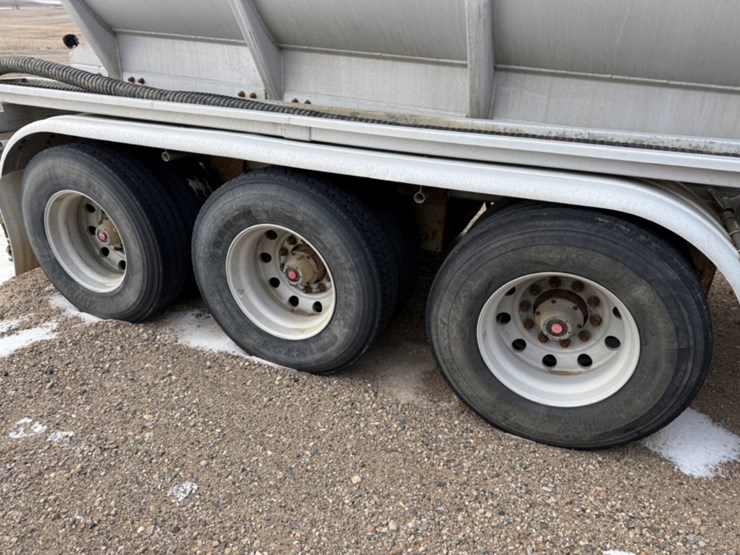 2012-.-tri-axle-crude-trailer-image-4