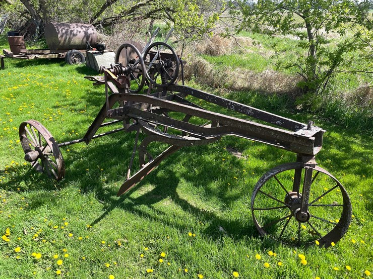#5621-•-antique-adjustable-height-and-angle-pull-behind-road-grader-image-1