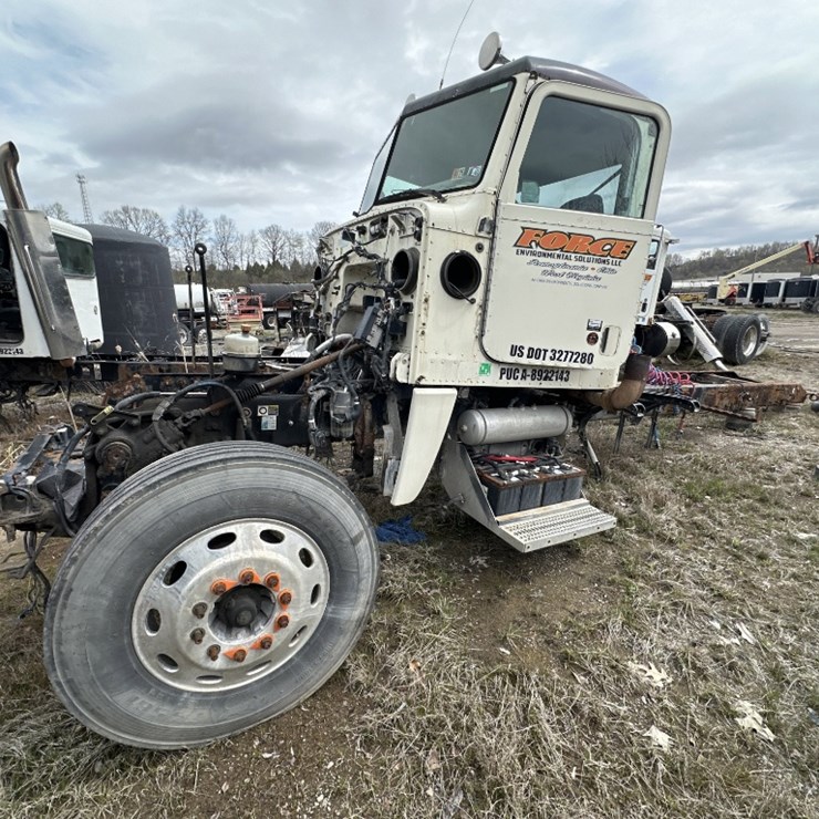 2011 PETERBILT 388