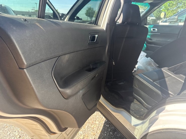 2017-ford-explorer-image-18