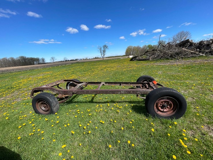 #5596-•-vintage-2-axle-car-frame-image-4