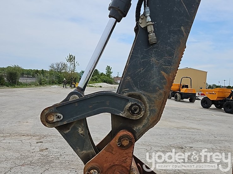 2014-deere-710k-image-18