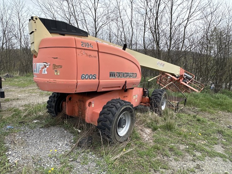 2010-jlg-600s-image-2