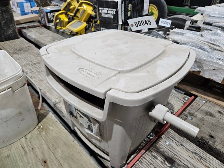#45-•-sun-cast-garden-hose-reel-&-storage-box-image-2