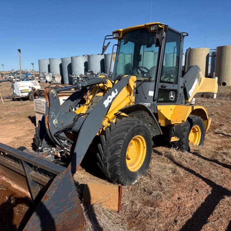 2012 DEERE 304J