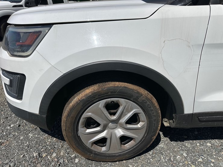 2019-ford-explorer-image-13