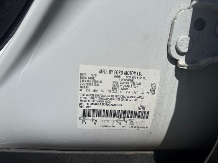 2022-ford-explorer-image-16