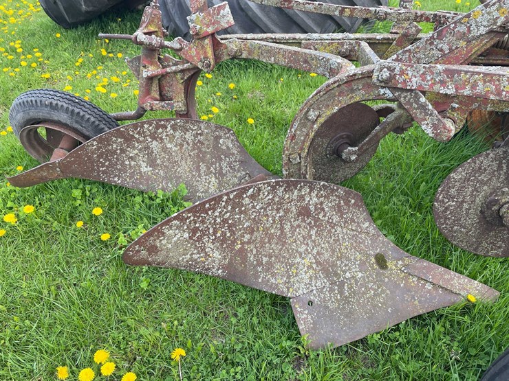#5586-•-moldboard-plow-image-12