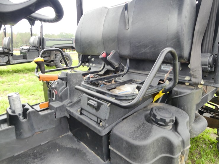 2013-john-deere-825i-image-10