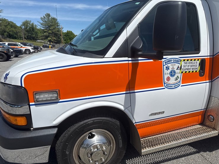 #9-•-2017-chevrolet-ambulance-4500-image-8