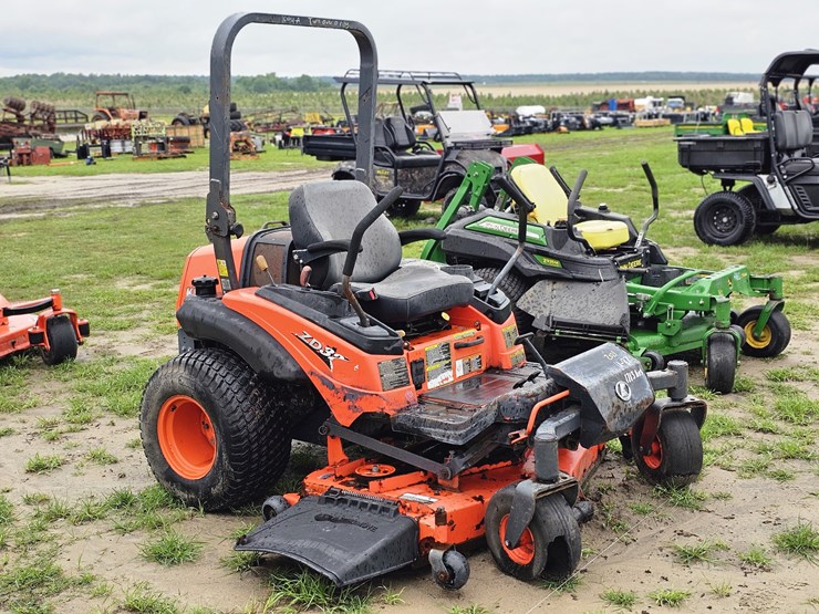 2011-kubota-zd326-image-2