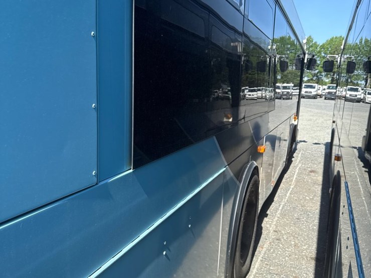 2007-gillig-low-floor-image-15