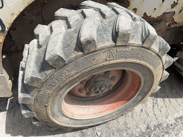 2012-bobcat-s650-image-11
