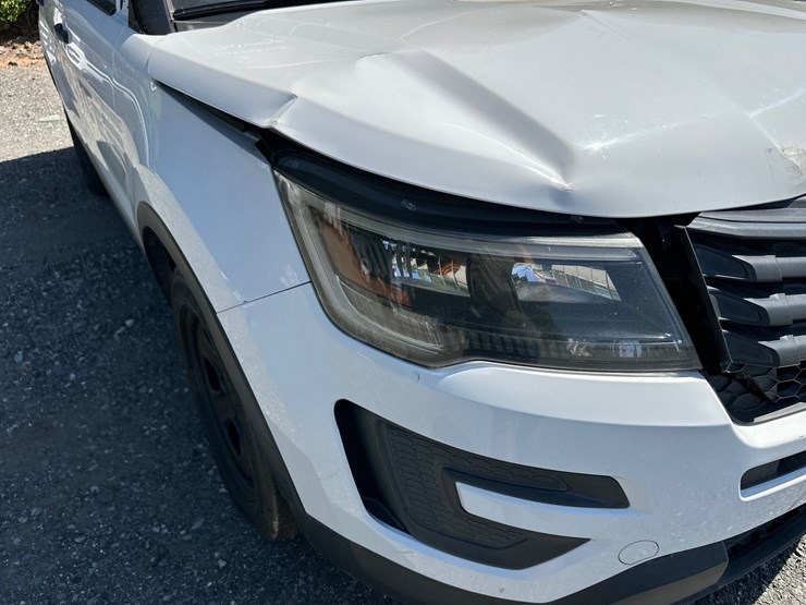 2019-ford-explorer-image-10