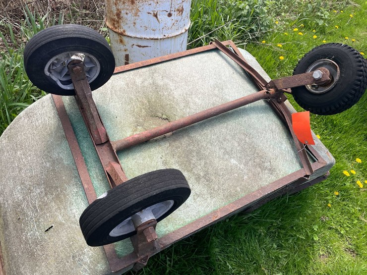 #5618-•-fiber-glass-feed-cart-image-6