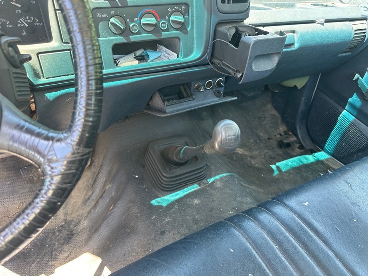 #6-•-1995-chevy-truck-image-31