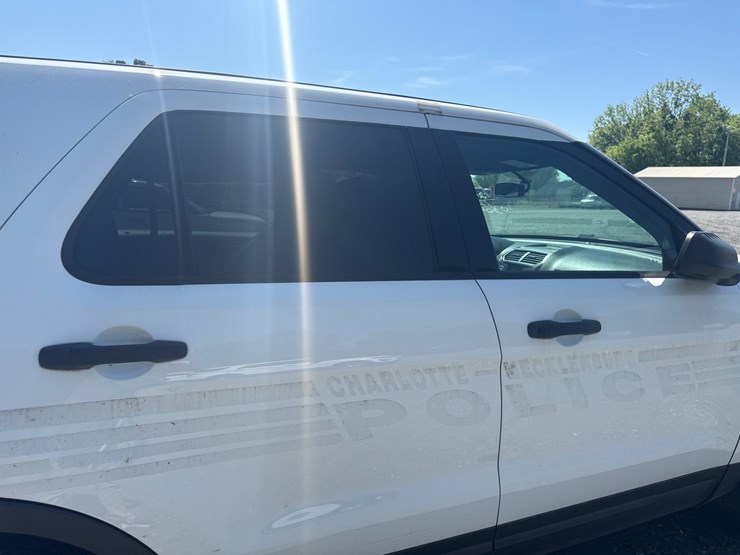 2019-ford-explorer-image-15