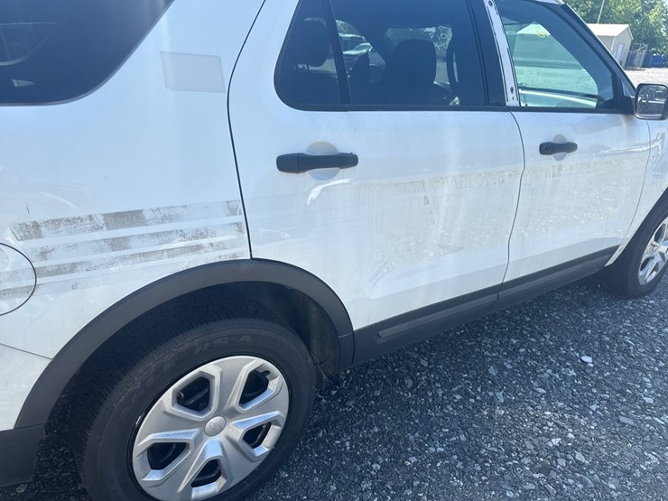 2019-ford-explorer-image-19