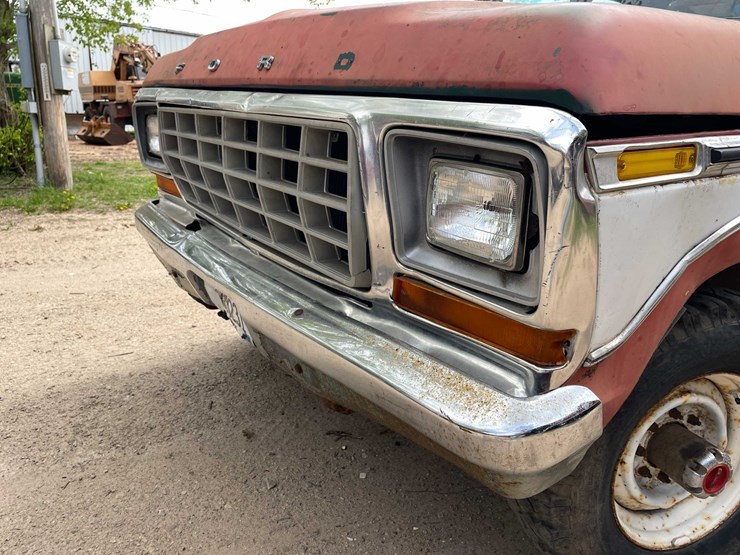 #5571-•-1979-ford-dually-with-modified-cab-image-48