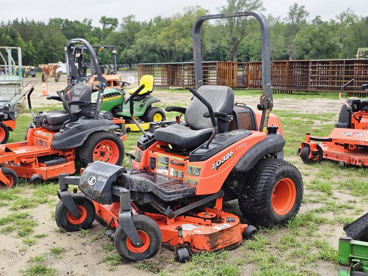 2011-kubota-zd326-image-1