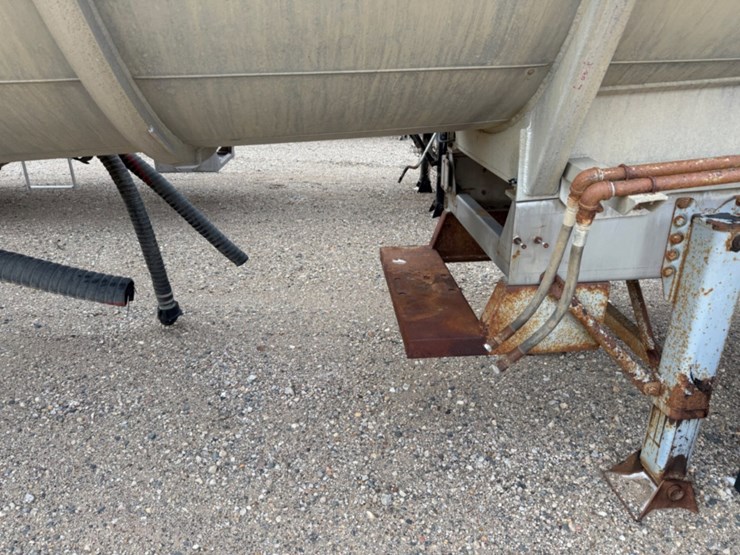 2012-tremcar-crude-oil-trailer-image-3