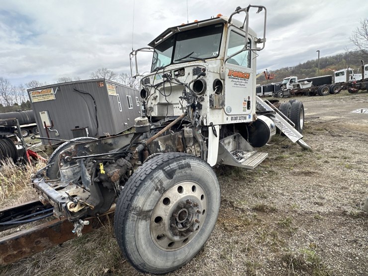 2012-peterbilt-389-image-1