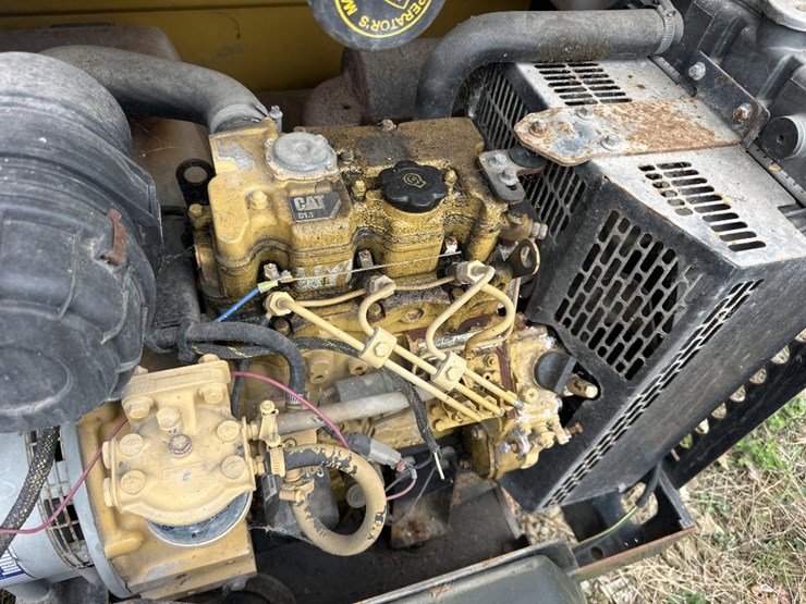 2015-caterpillar-c11-image-3