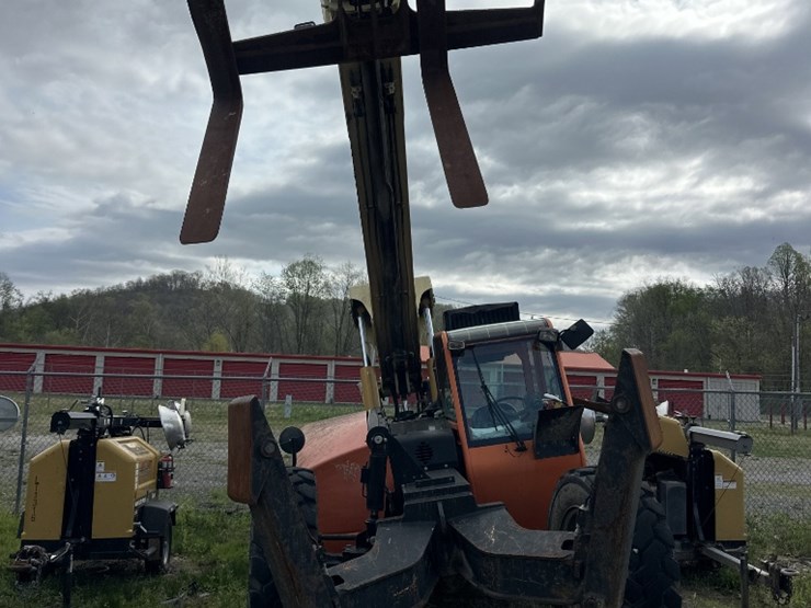 2012-jlg-g12-55a-image-2