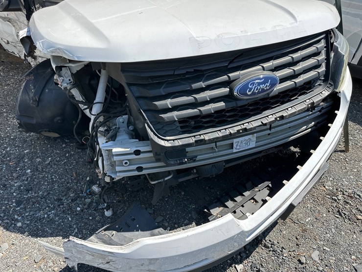 2017-ford-explorer-image-12