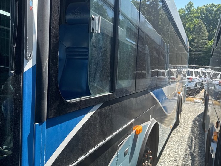 2012-gillig-low-floor-image-6