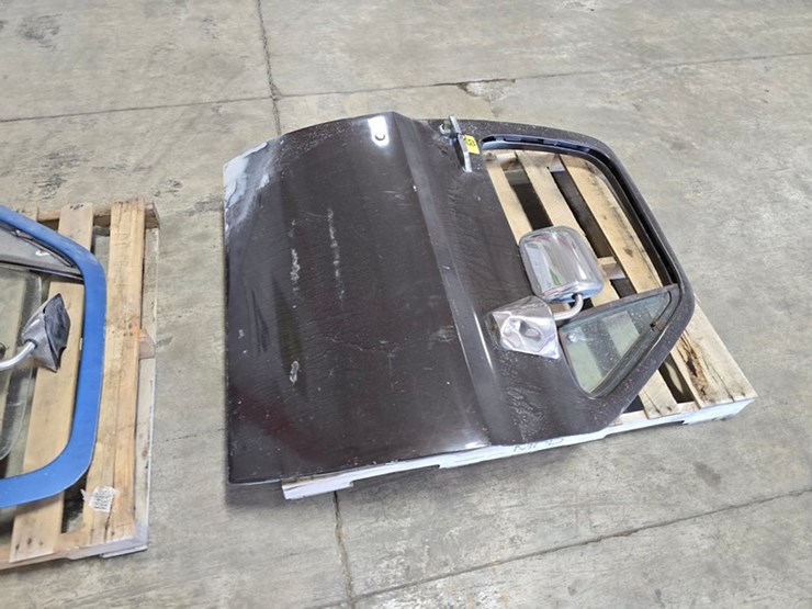 #69-•-chevrolet-right-door-image-2