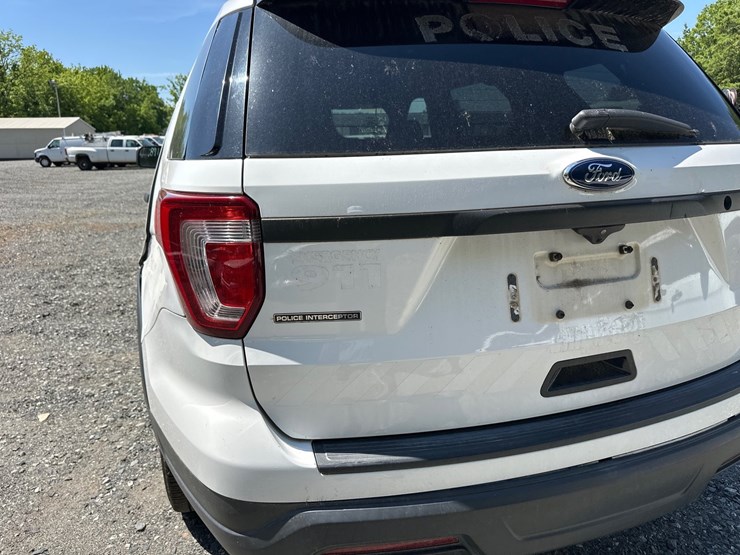 2019-ford-explorer-image-17