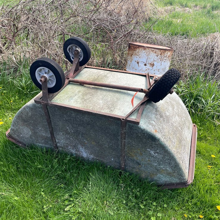 #5618 • Fiber Glass Feed Cart