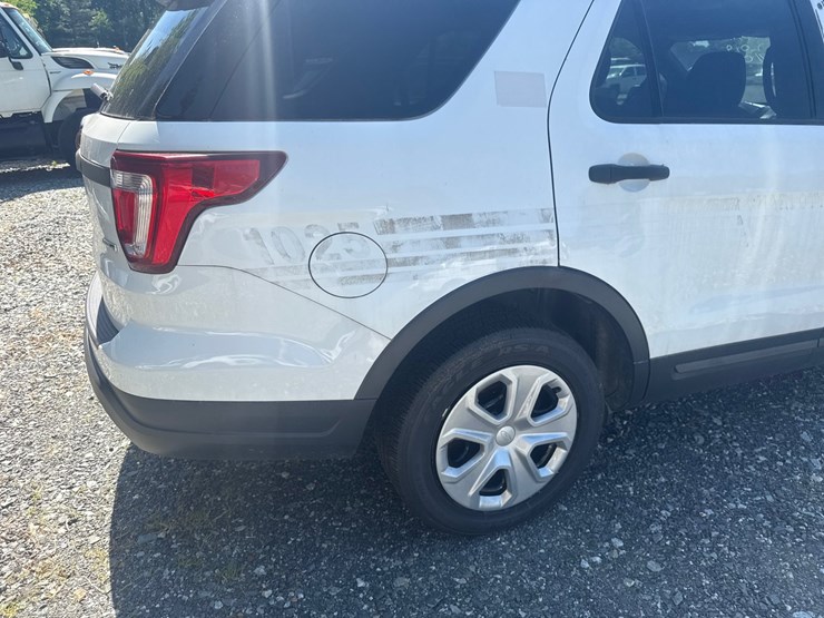 2019-ford-explorer-image-18