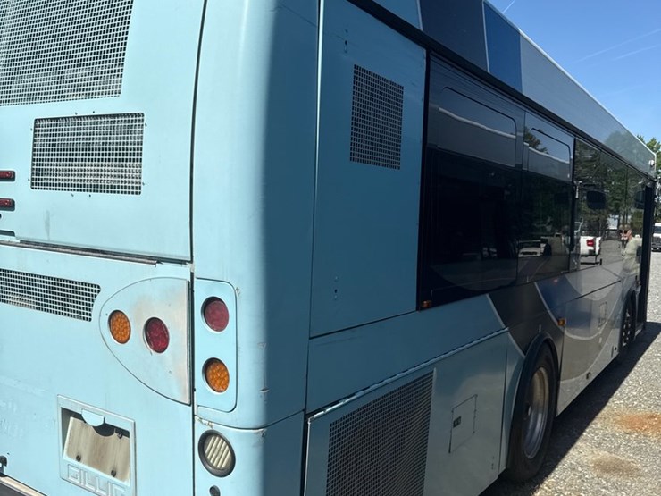 2012-gillig-low-floor-image-13
