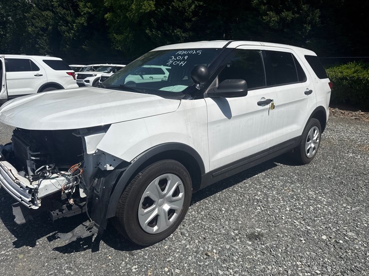 2019-ford-explorer-image-3
