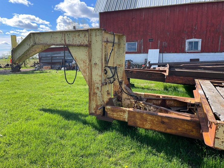 #5576-•-gooseneck-tilt-bed-trailer-image-11