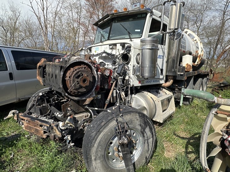2012-peterbilt-388-image-1
