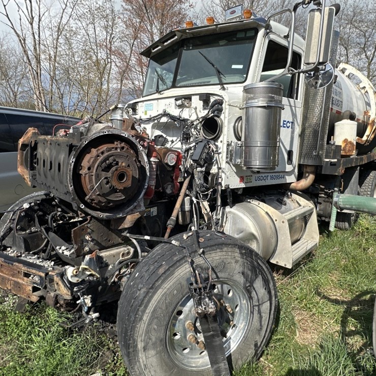 2012 PETERBILT 388
