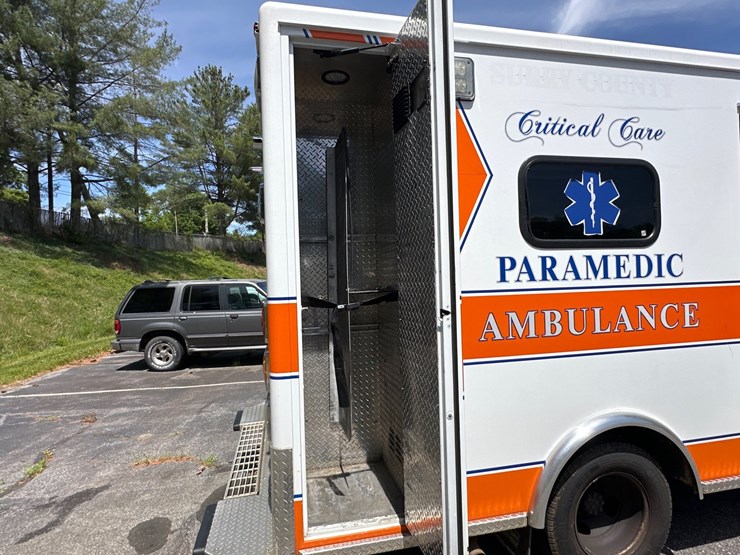 #8-•-2017-chevrolet-ambulance-4500-image-13