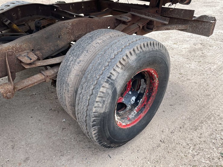 #5571-•-1979-ford-dually-with-modified-cab-image-51