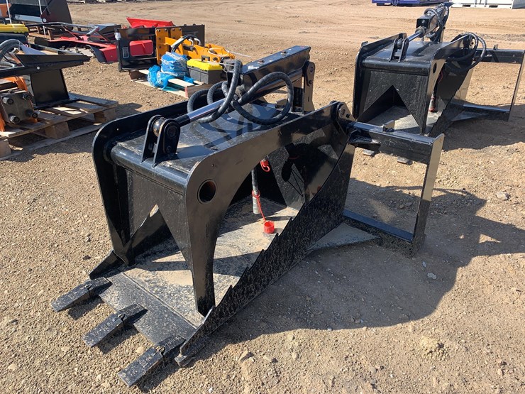 skid-steer-stump-grab-bucket-image-1