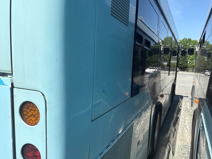 2012-gillig-low-floor-image-16