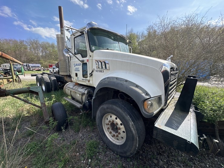 2010-mack-granite-image-5