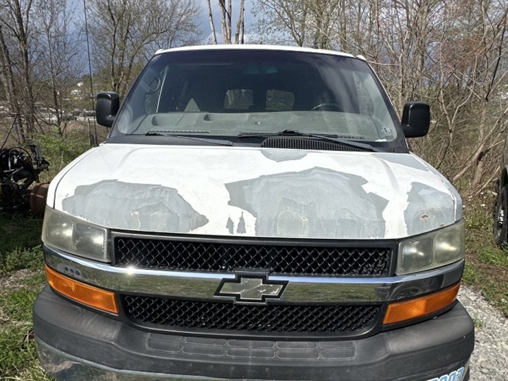 2012-chevrolet-express-image-2