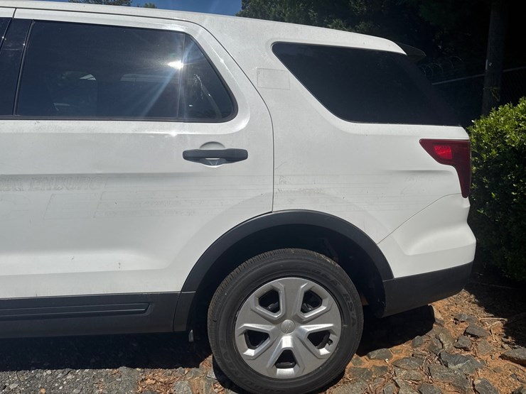 2017-ford-explorer-image-8