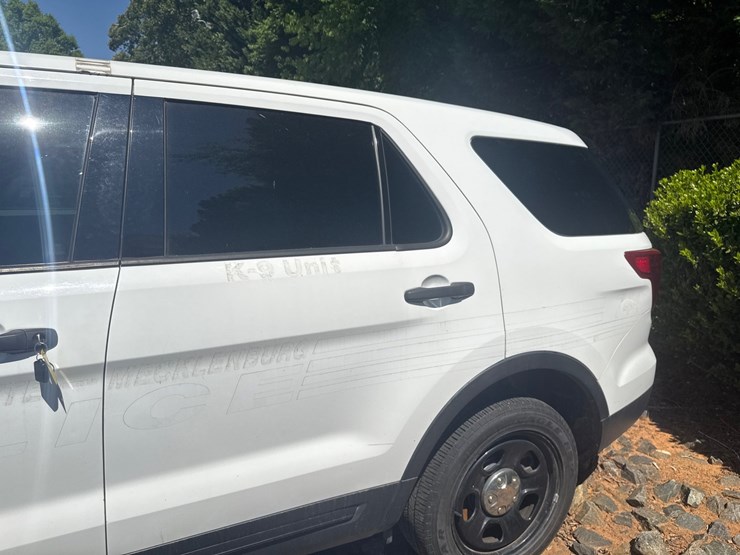 2017-ford-explorer-image-10