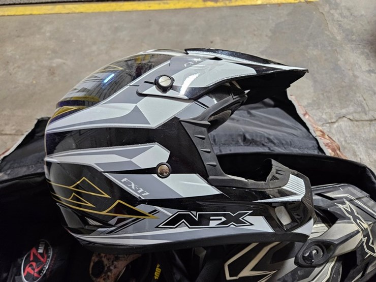 #10-•-dirt-bike-helmets,-case,-ice-bags-image-2