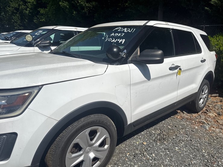 2017-ford-explorer-image-5