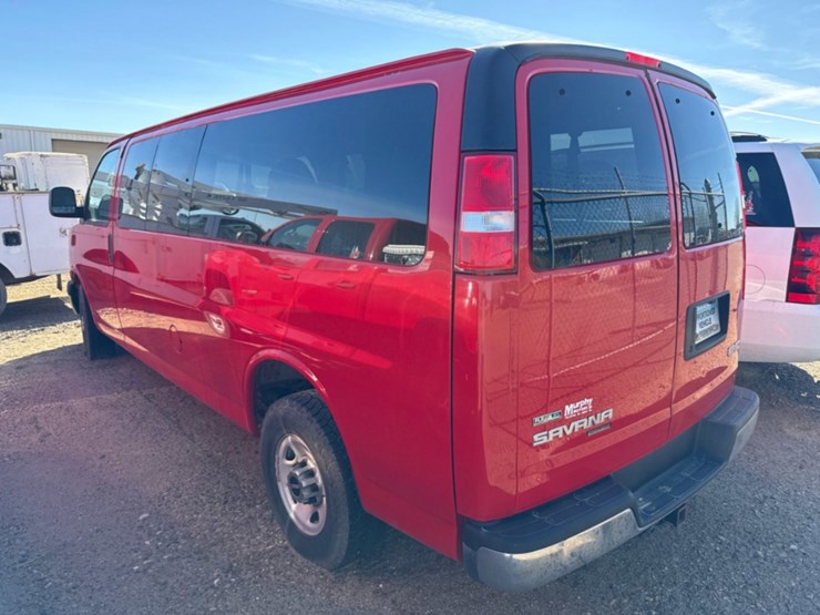 2012-gmc-savana-van-image-4